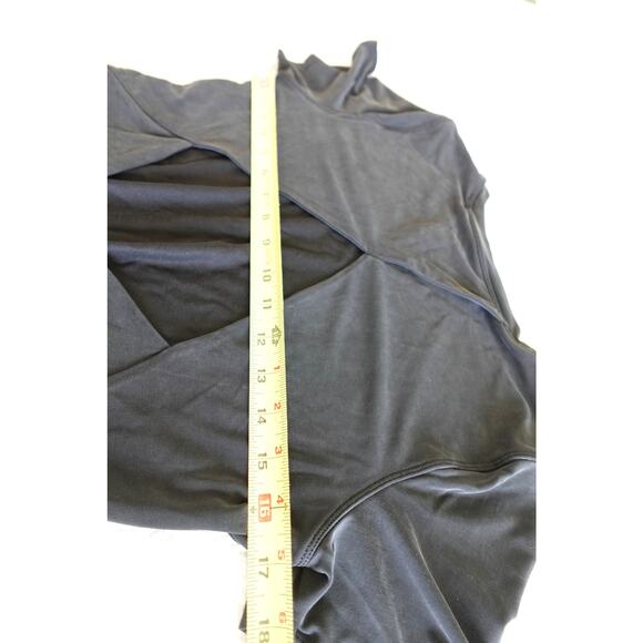 lululemon grey/black open back tie crop top - Picture 4 of 6